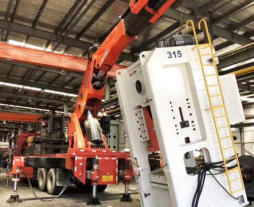 湖北附近随车吊出租，轻松解决运输难题