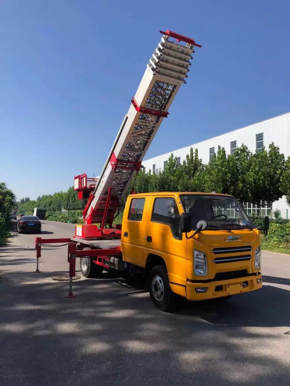 湖北附近的云梯车出租服务：轻松解决高空作业需求