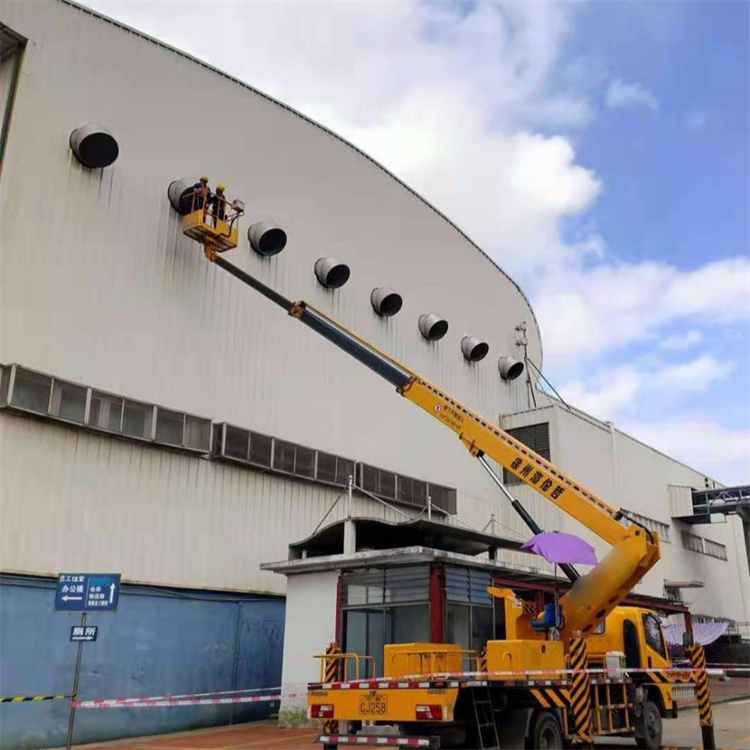 湖北高空作业车出租服务：专业广告牌安装解决方案